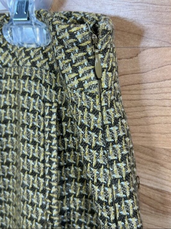 Ann Taylor Loft Size 8 Tweed Skirt with Pockets & Decorative Buttons Side - Picture 3 of 13